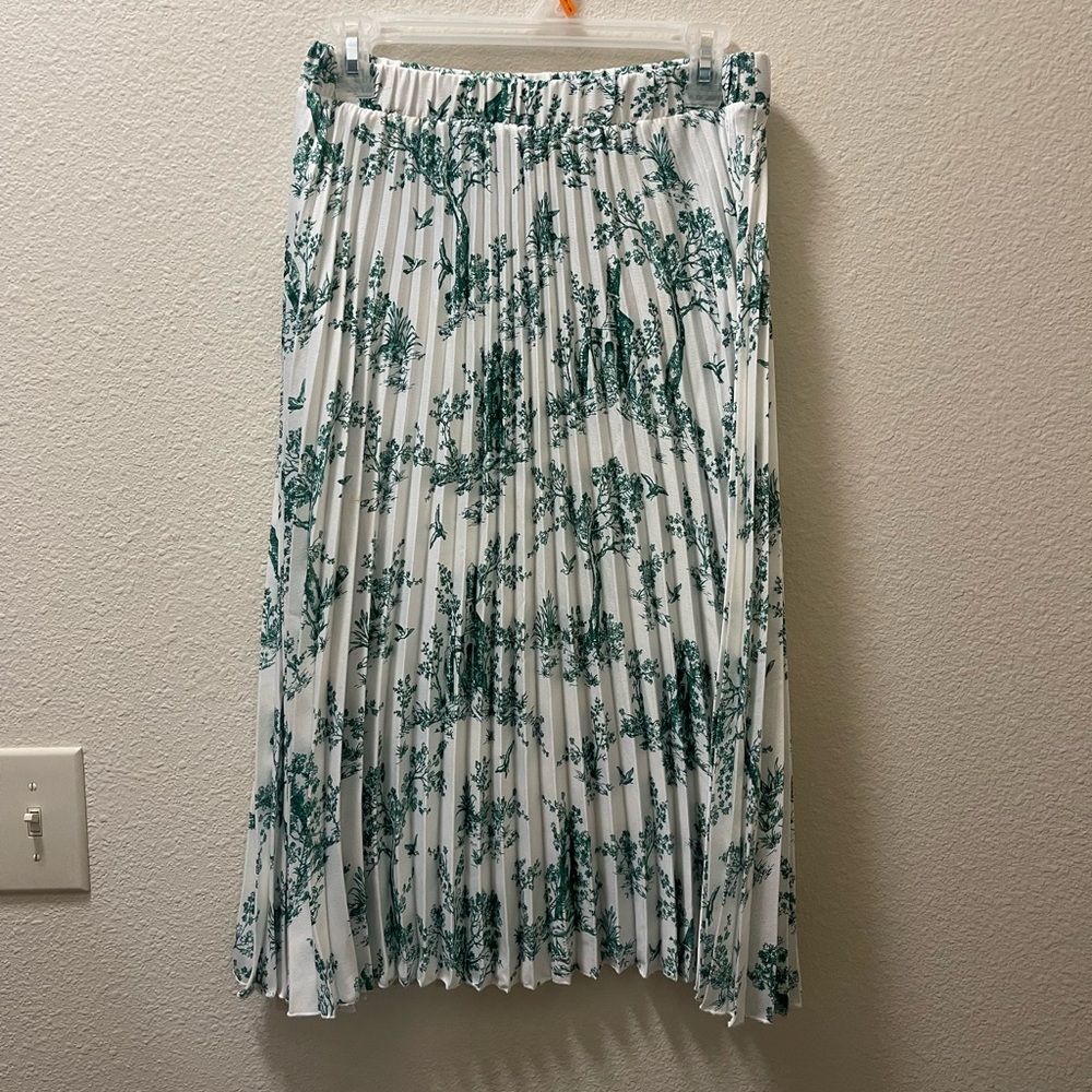 H&M Green and White Floral Midi Skirt